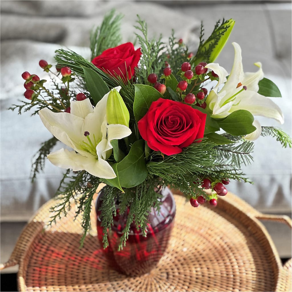 Evergreen Delight Bouquet – KATHY'S FLOWERS, Adair OK